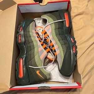 Air Max 95 Orange and Oliver size 12 wore twice excellent condition ✅
